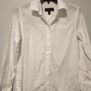 White long sleeves shirt.